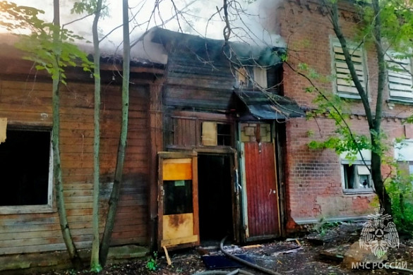 В Фурманове подожгли нежилой дом